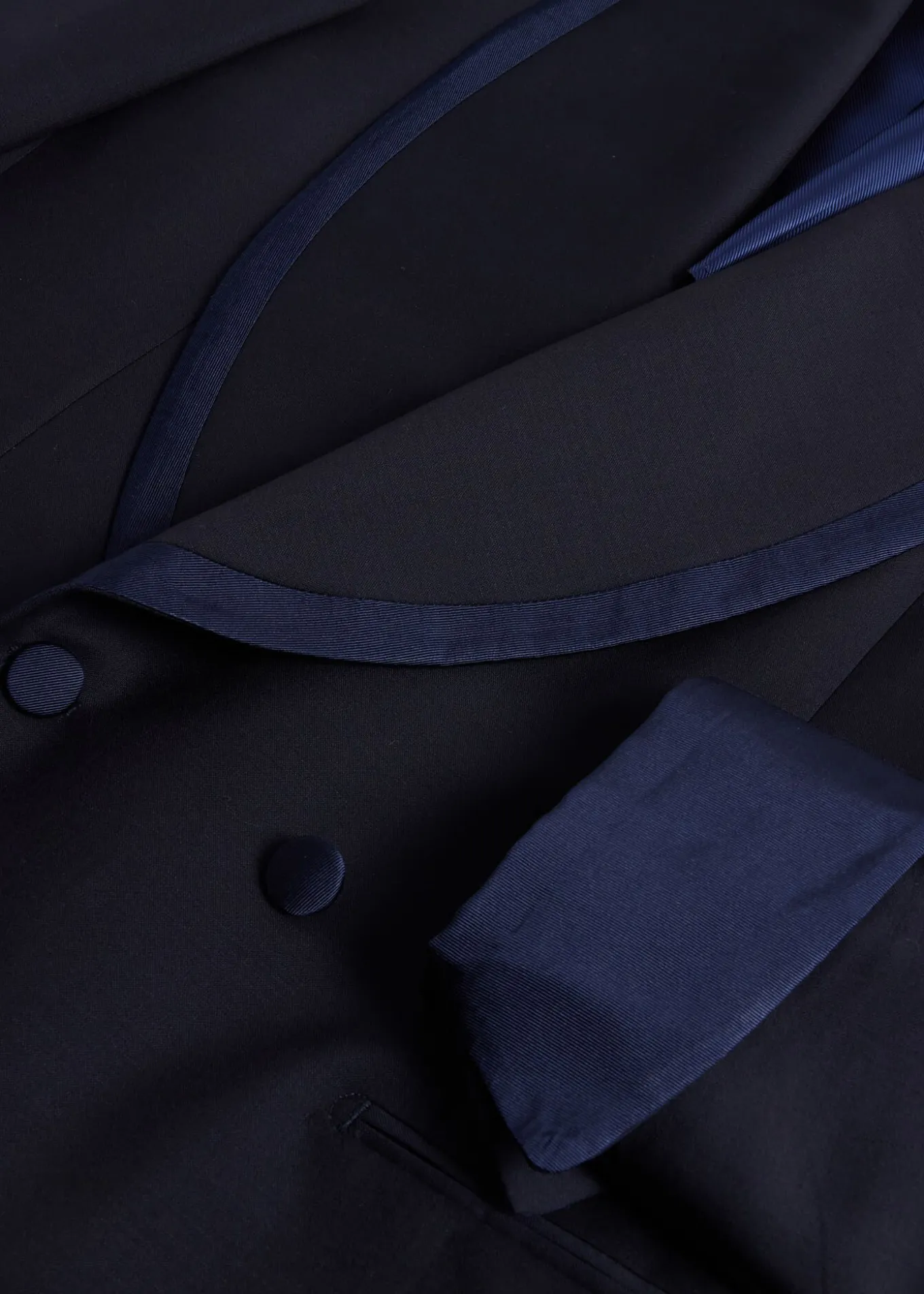 double_breasted_shawl_lap_4.webp Double Breasted Shawl Lapel Tuxedo
