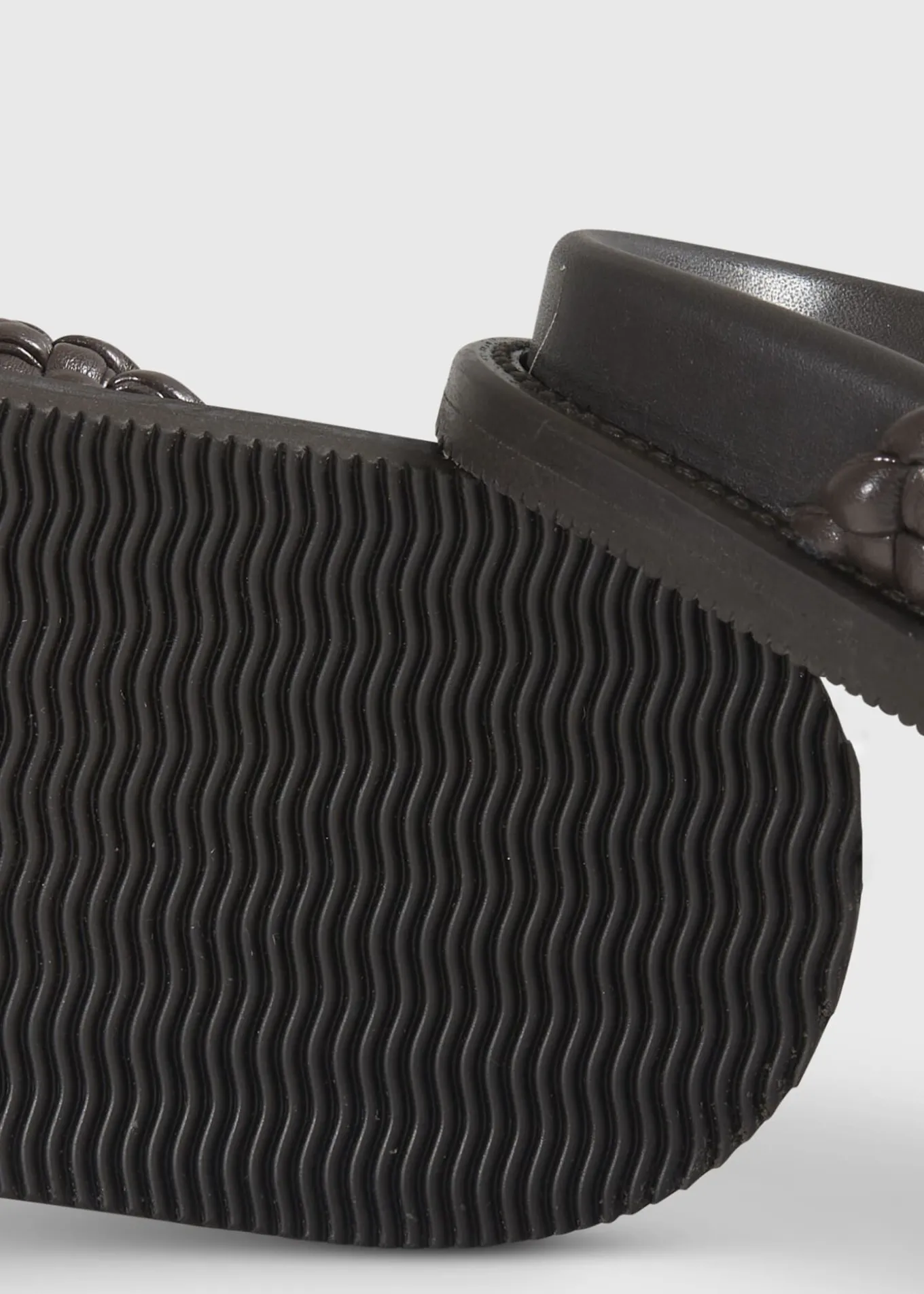 palau_woven_leather_slide_4-1.webp Palau Woven Leather Slide