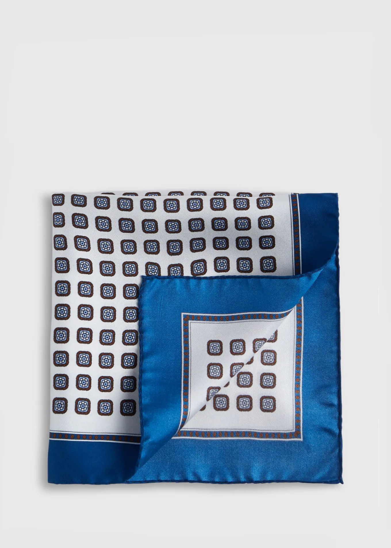 silk_small_medallion_pock_0.webp Silk Small Medallion Pocket Square