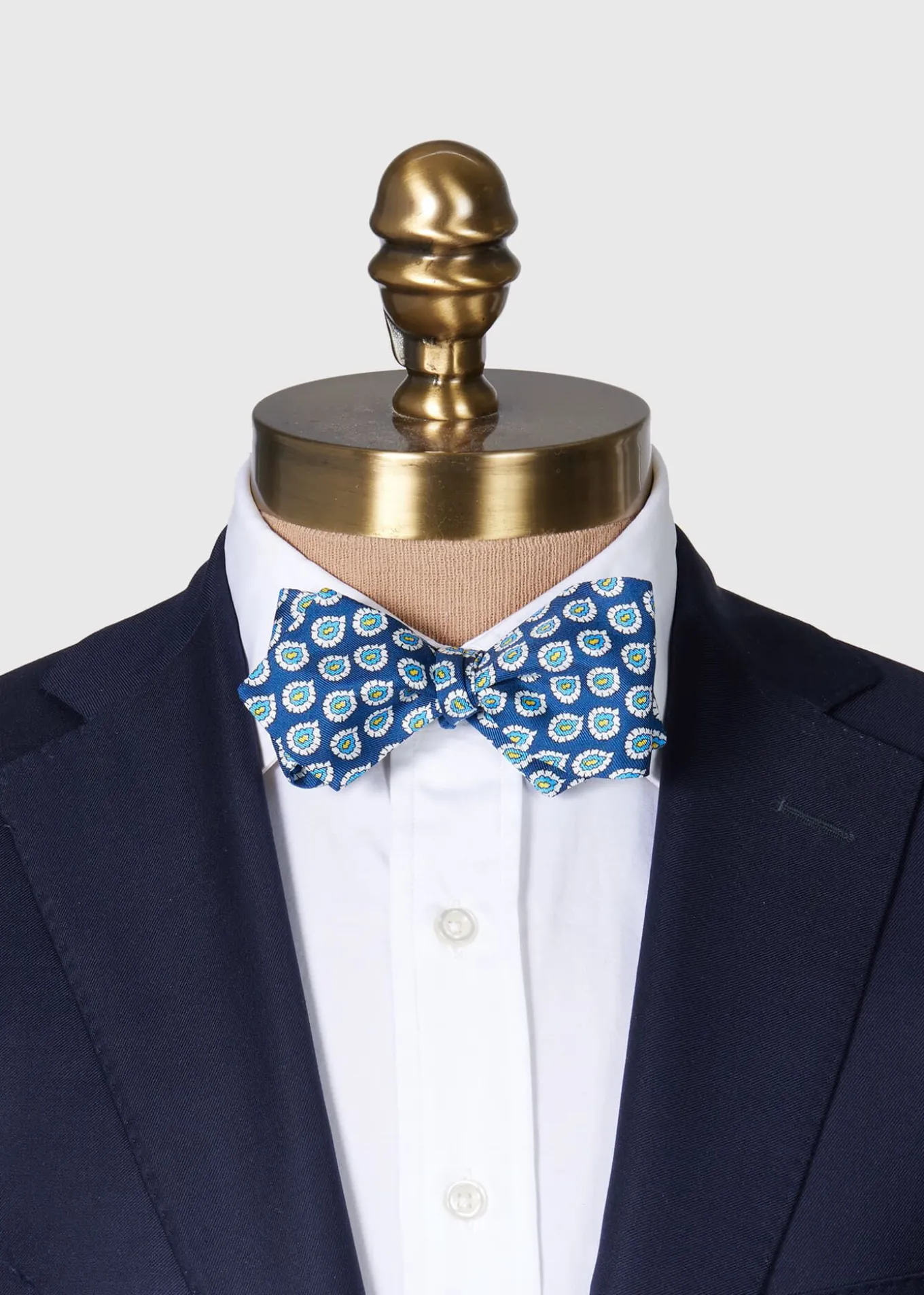 silk_twill_tossed_paisley_1.webp Silk Twill Tossed Paisley Bow TIe